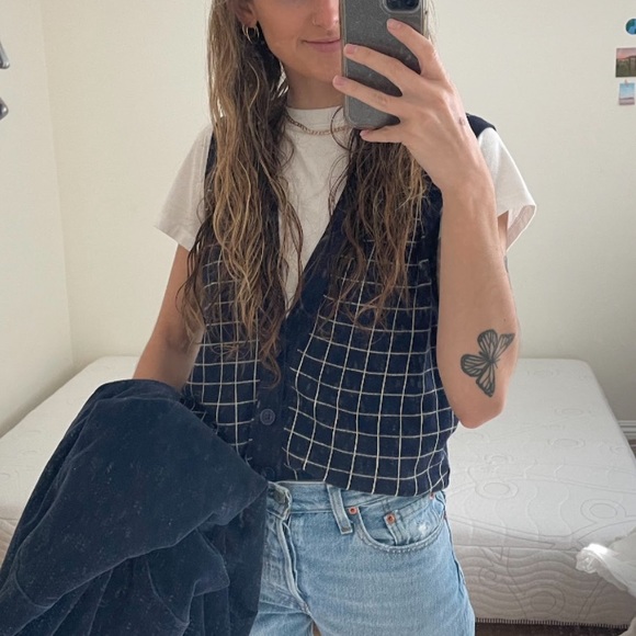 American Apparel blue and white sweater vest. Men’s size M/L - Picture 4 of 6